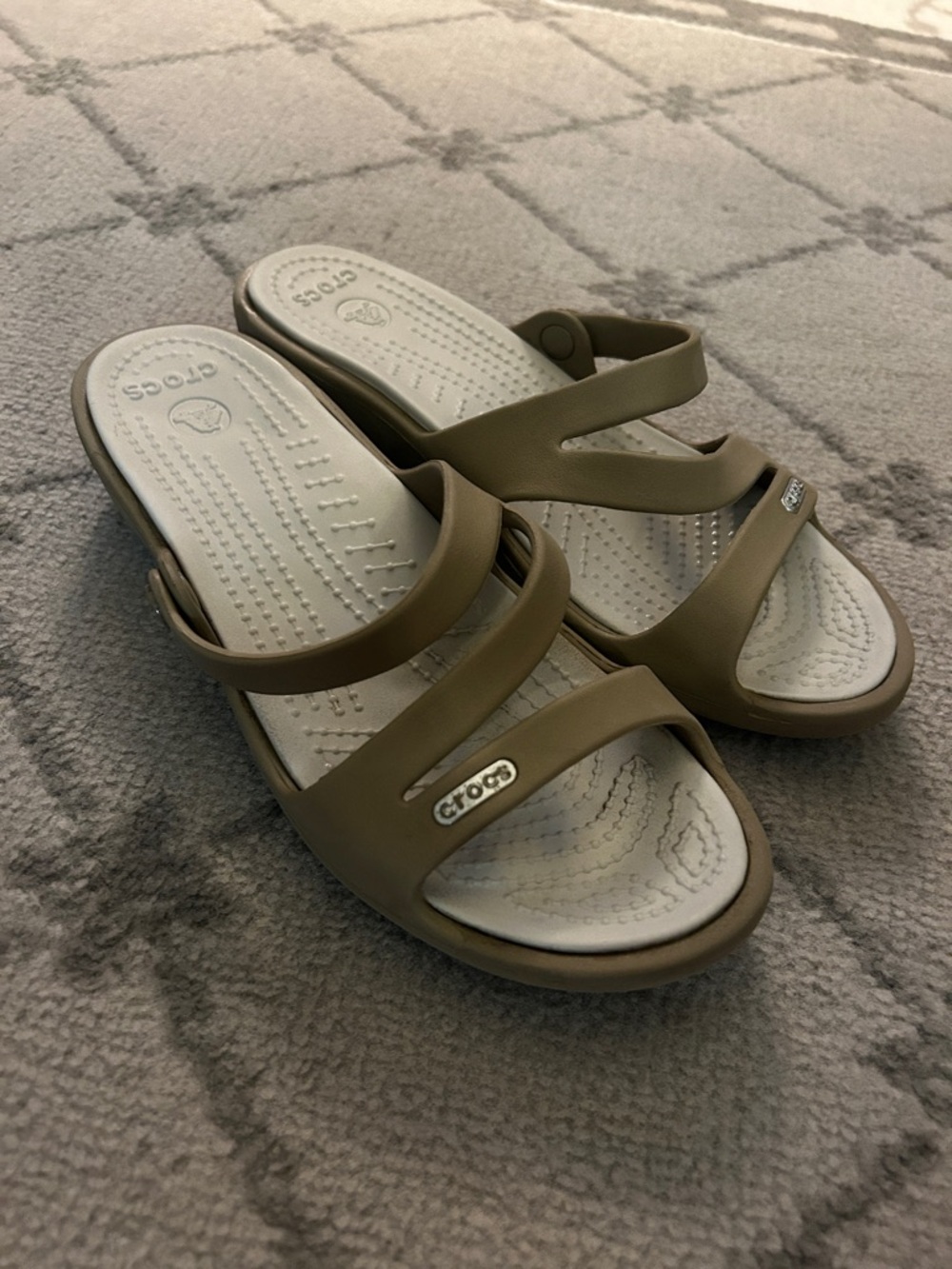 CROCS Women’s Patricia 2” wedge Sandal